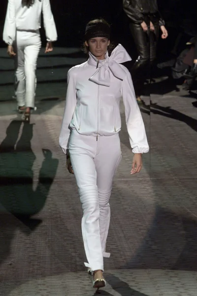 Look 16